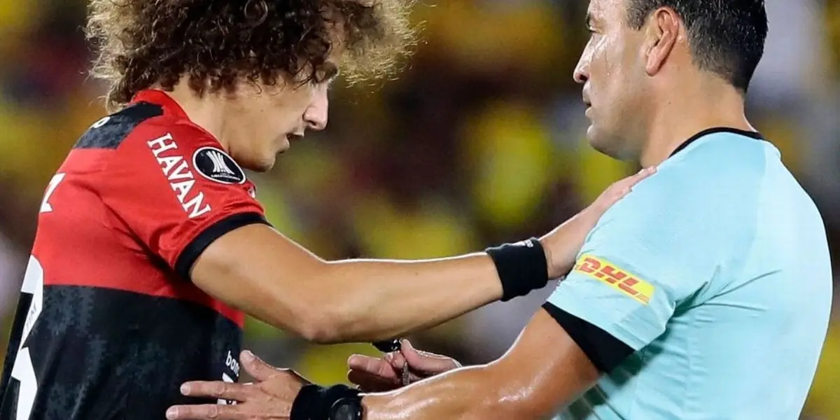 Flamengo vence o Barcelona de Guayaquil por 1 a 0 ao fim do primeiro tempo e está mais perto da final; David Luiz sai machucado no começo do jogo