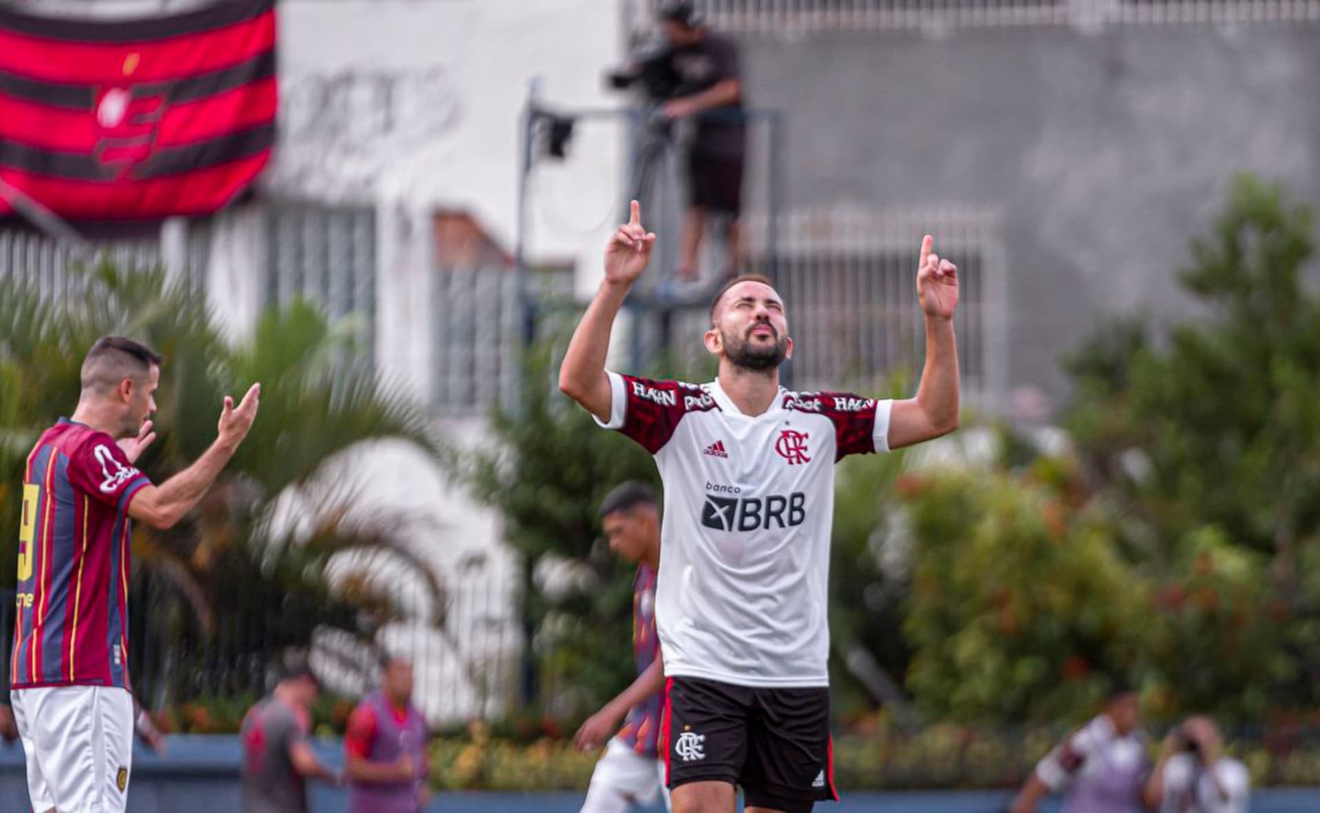 Flamengo venceu o Madureira por 2-1