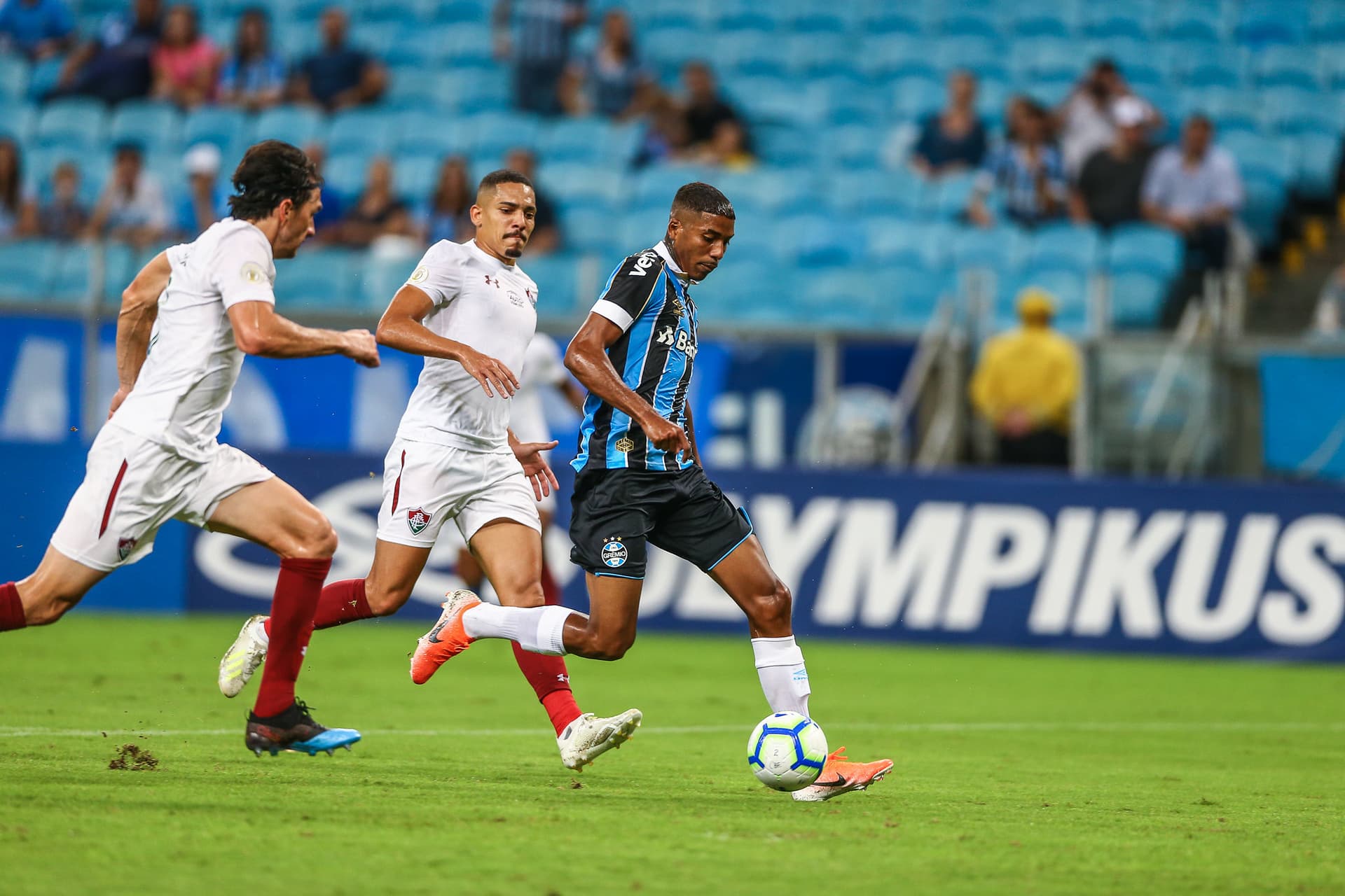 Fluminense e Grêmio se enfrentam em meio às decisões continentais