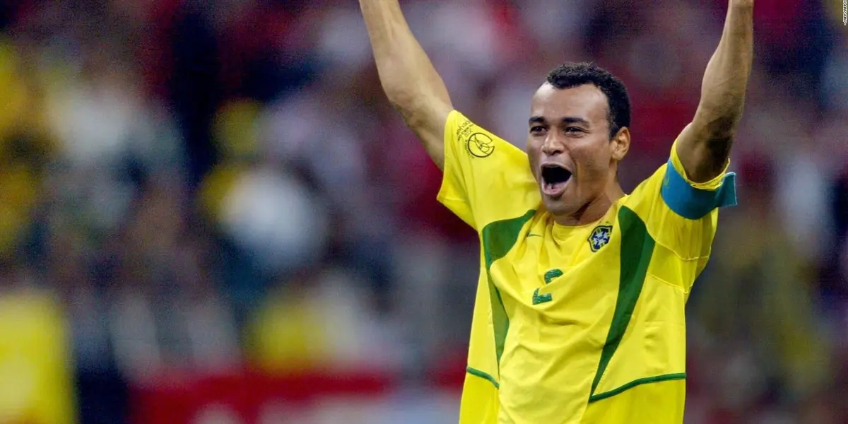 Foi campeão mundial junto com Ronaldinho em 2002