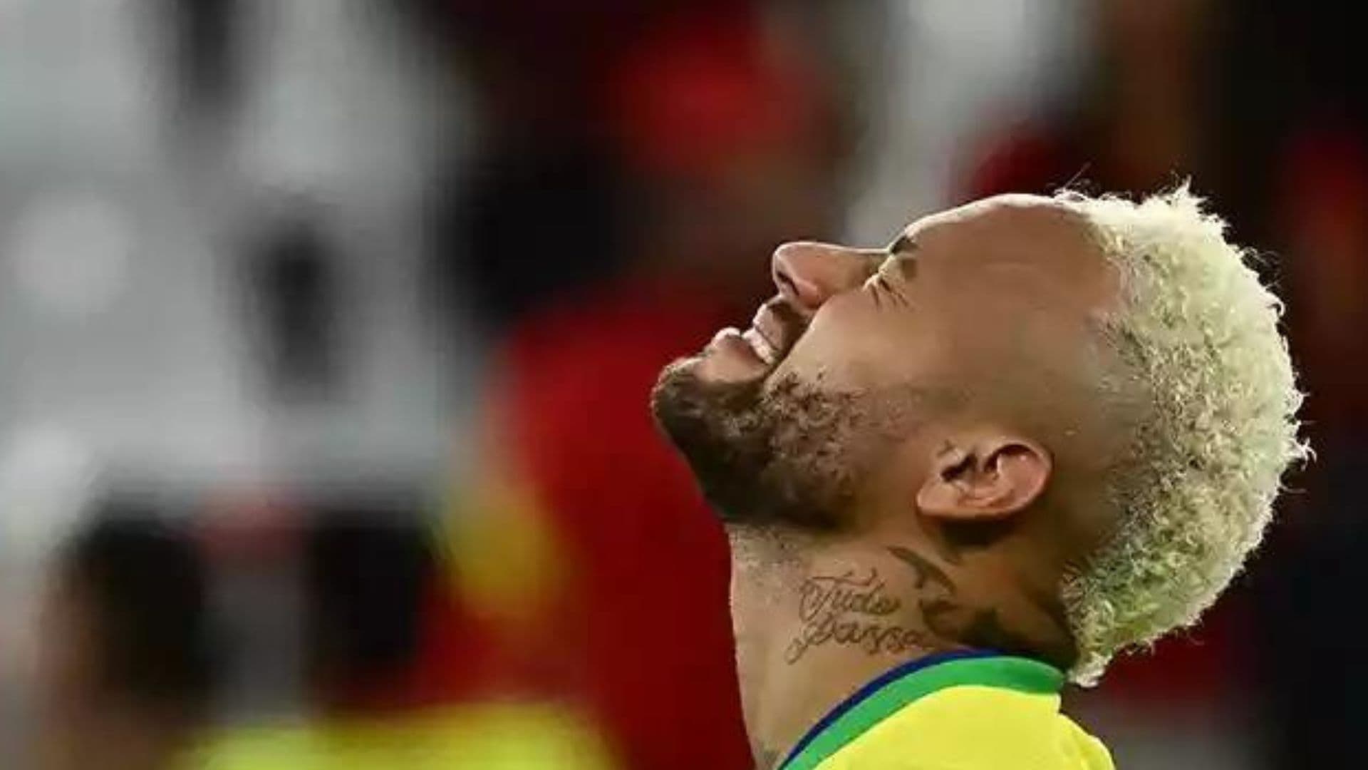 Foto foi revelada por jornal e nela consta Neymar ao lado de foragido da Justiça