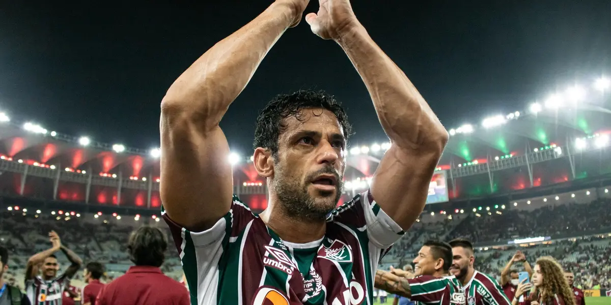 Fred atendeu aos fãs nas portas do CT Carlos Castilho