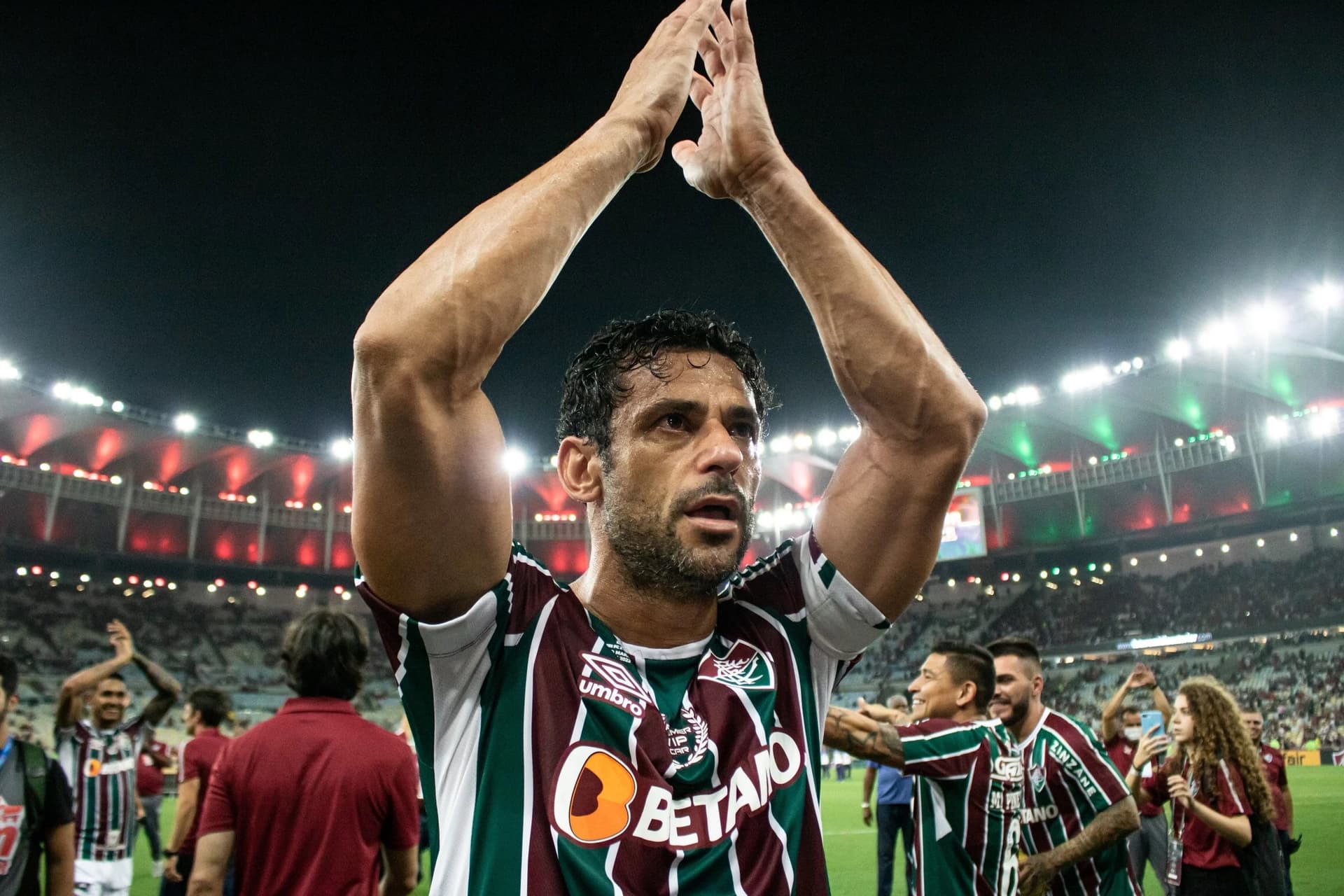 Fred atendeu aos fãs nas portas do CT Carlos Castilho