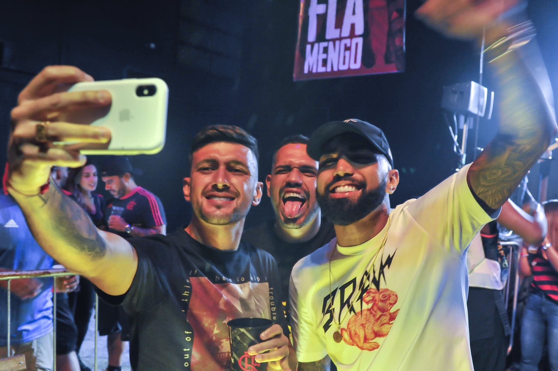 Gabigol curte suas férias regadas a muitas festas e deixa torcedores desesperados