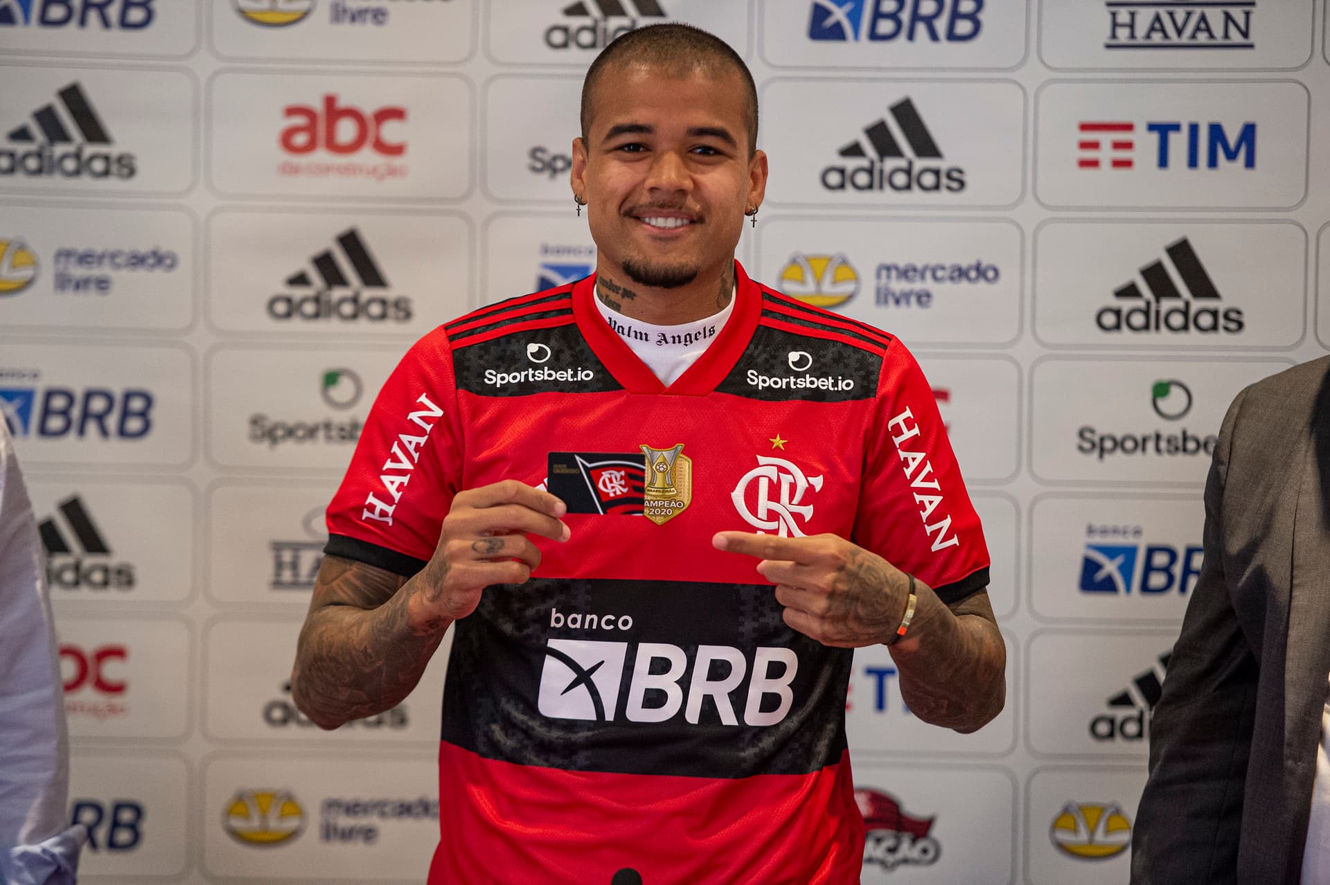 Gabigol e Kenedy custam mais que todo elenco do Bota