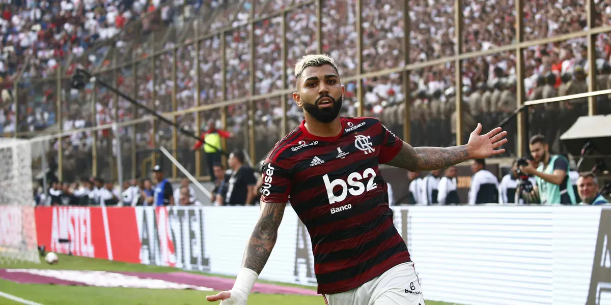 Gabigol ostenta seu bom futebol e um novo carro de luxo
