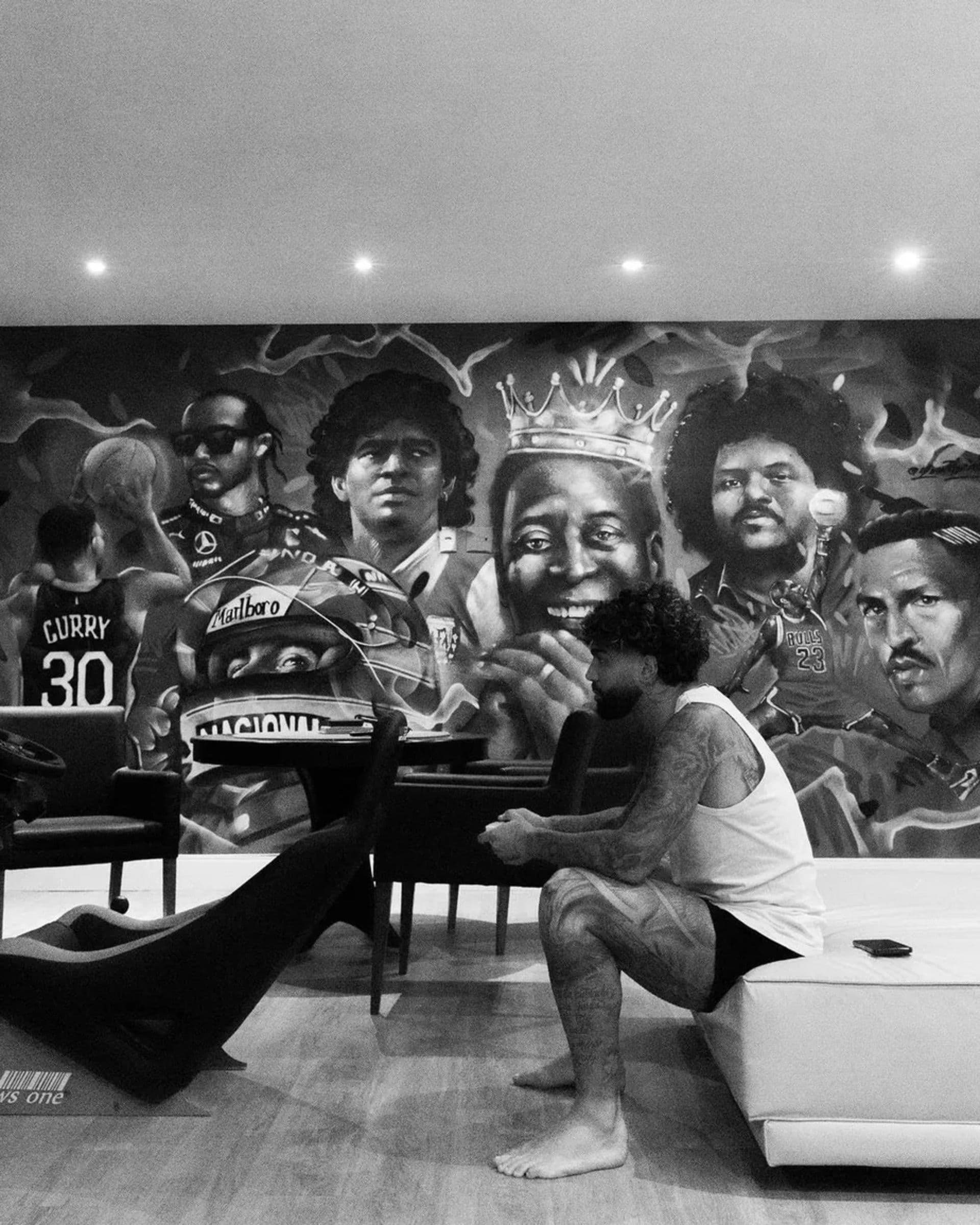 Gabigol tem um salão de jogos bem equipado em sua mansão de luxo na Barra da Tijuca, no Rio de Janeiro