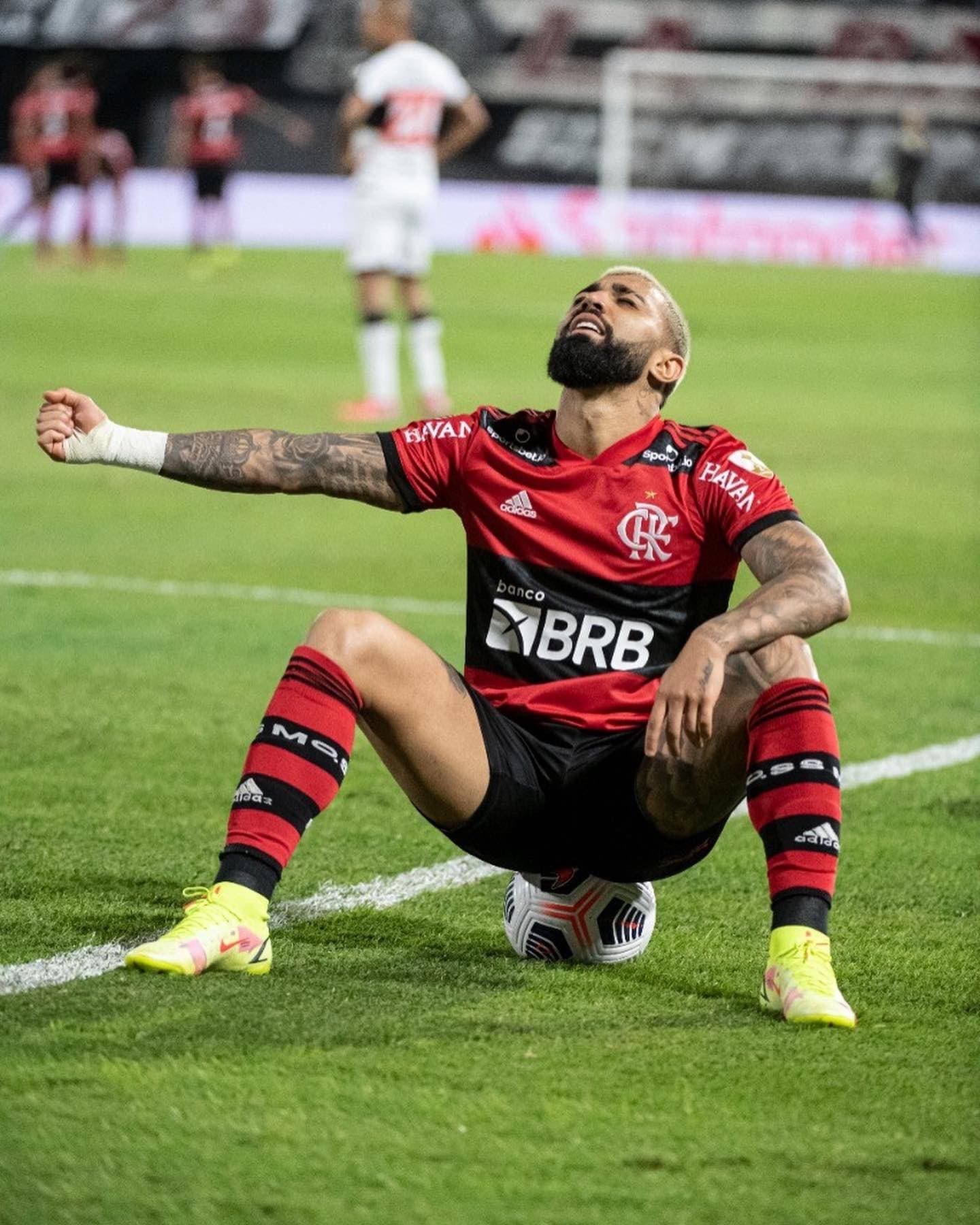 Gabriel Barbosa comandou a goleada rubro-negra com dois gols e uma assistência e terá uma semana de descano para o segundo ato
