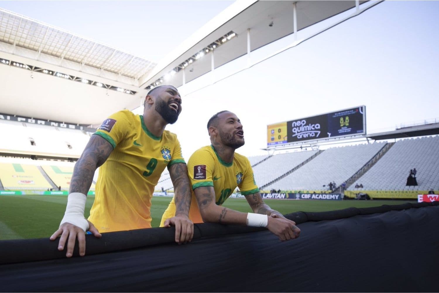 Gabriel Barbosa e Neymar voltaram a ser grandes amigos nas últimas semanas, mas o principal motivo envolve outra pessoa