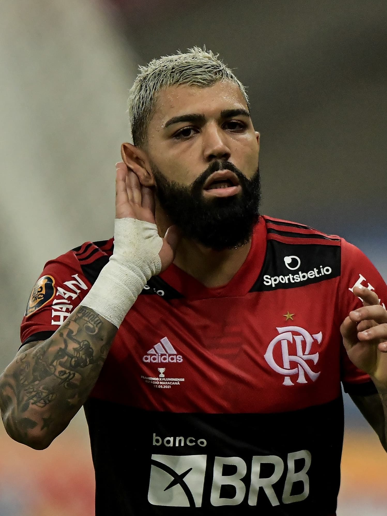 Gabriel Barbosa foi expulso contra o Internacional pelo Brasileirão e pode pegar gancho inédito pelo Flamengo