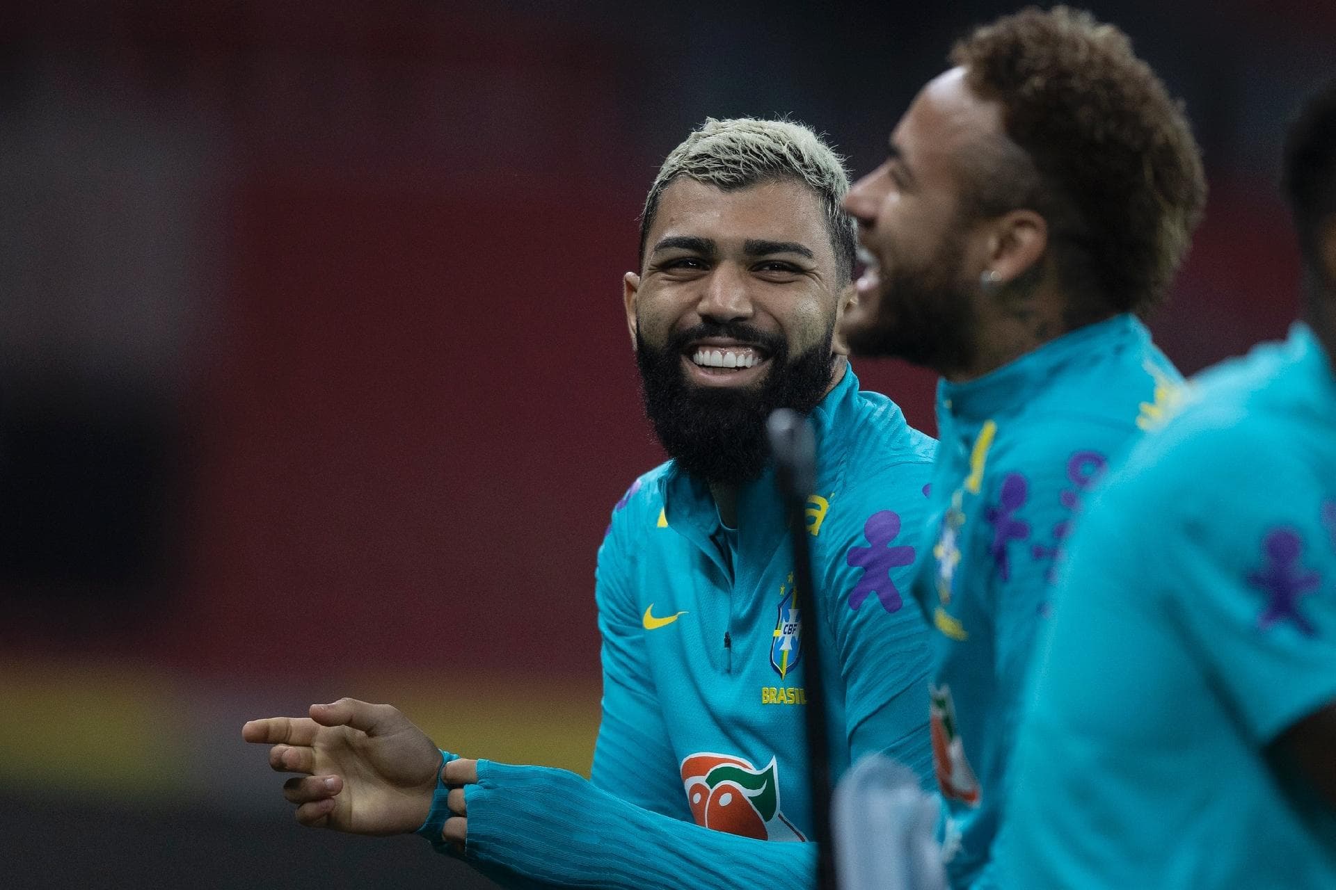 Gabriel Barbosa já estaria em um patamar acima de Neymar para chegar ao Barcelona, segundo o ex-Seleção Brasileira Neto