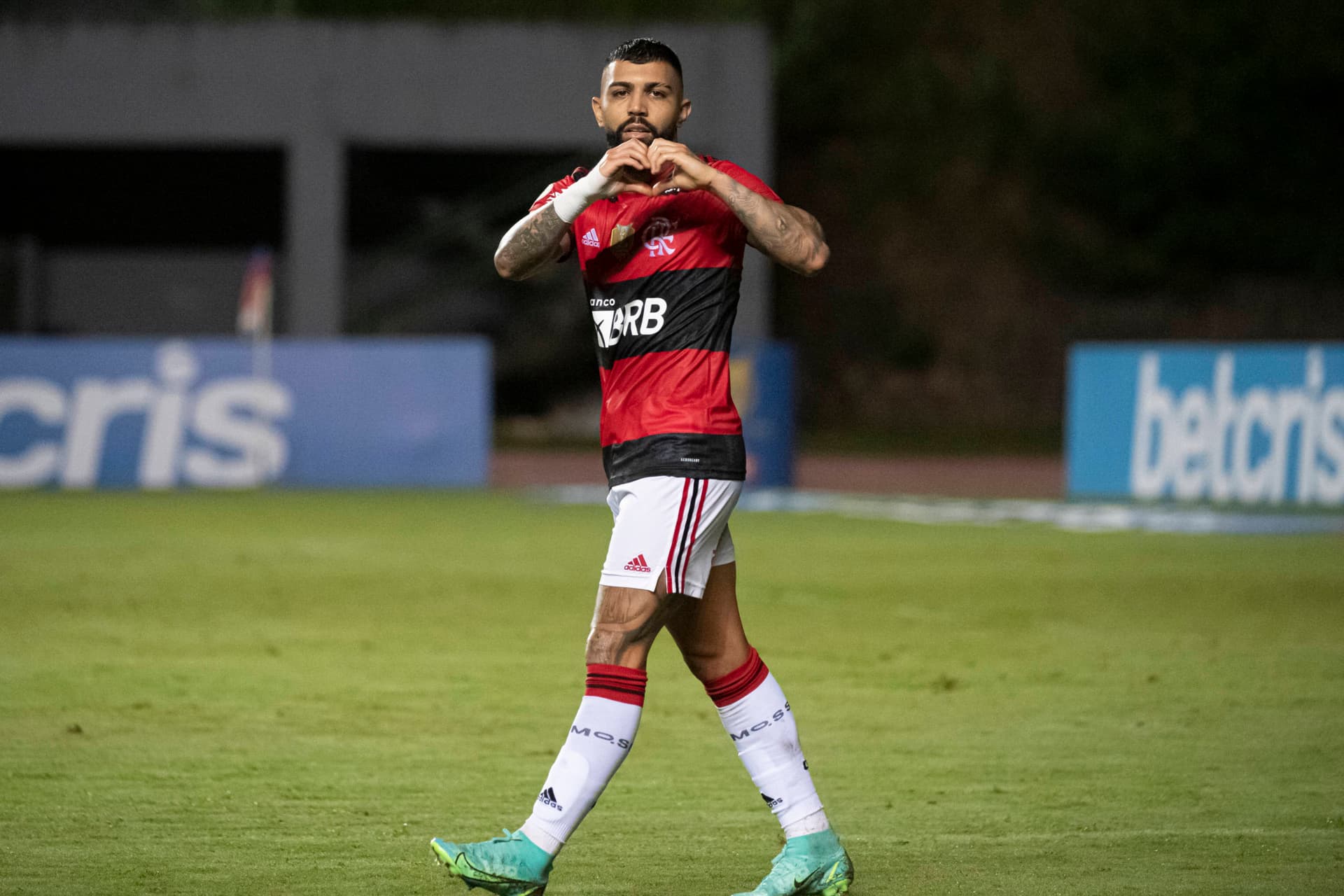 Gabriel Barbosa recebe melhor presente antes de decisão pela Libertadores