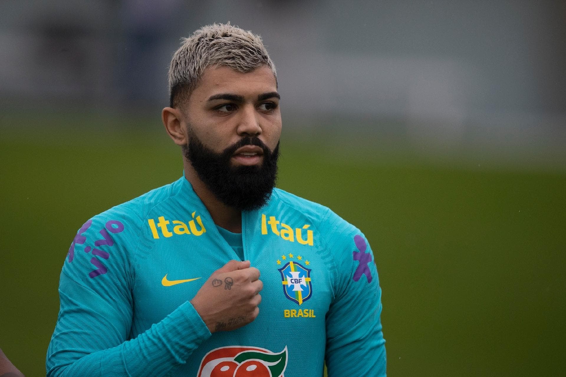 Gabriel Barbosa teve que escolher um lado na batalha Brasil contra Flamengo
