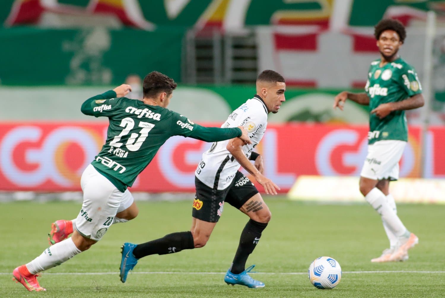 Gabriel jogou pelos dois maiores rivais