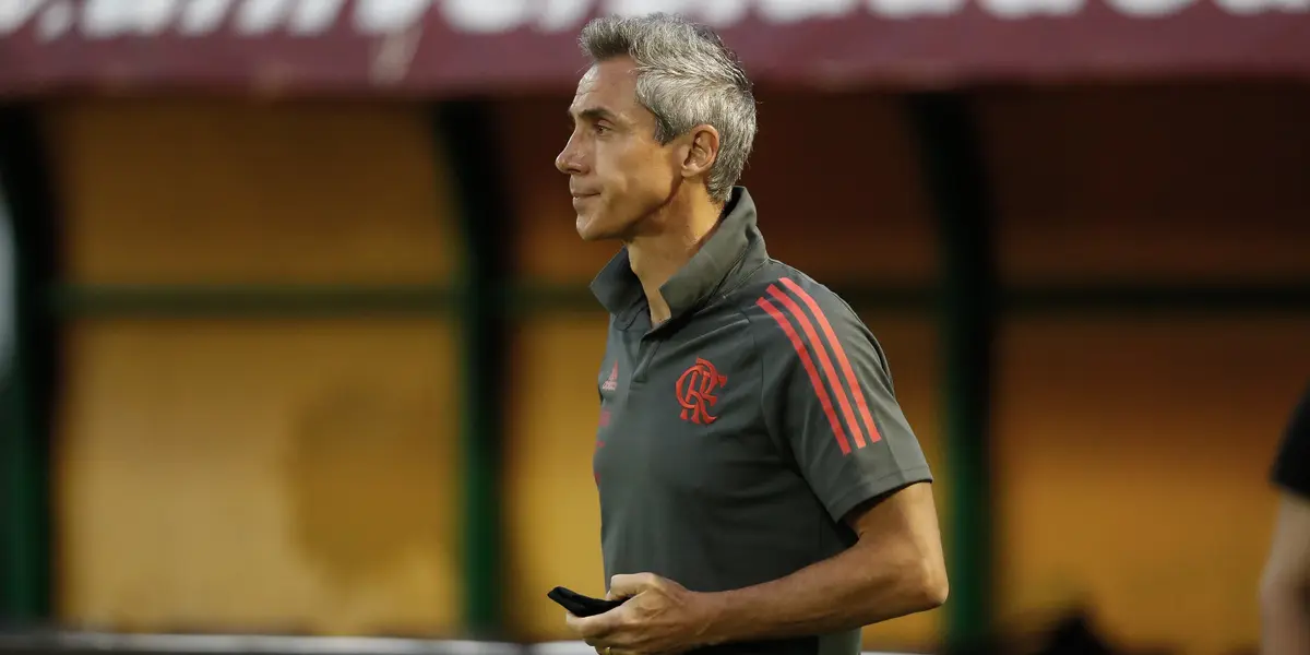 Gafe foi cometida após Rubro-Negro presentear seu treinador