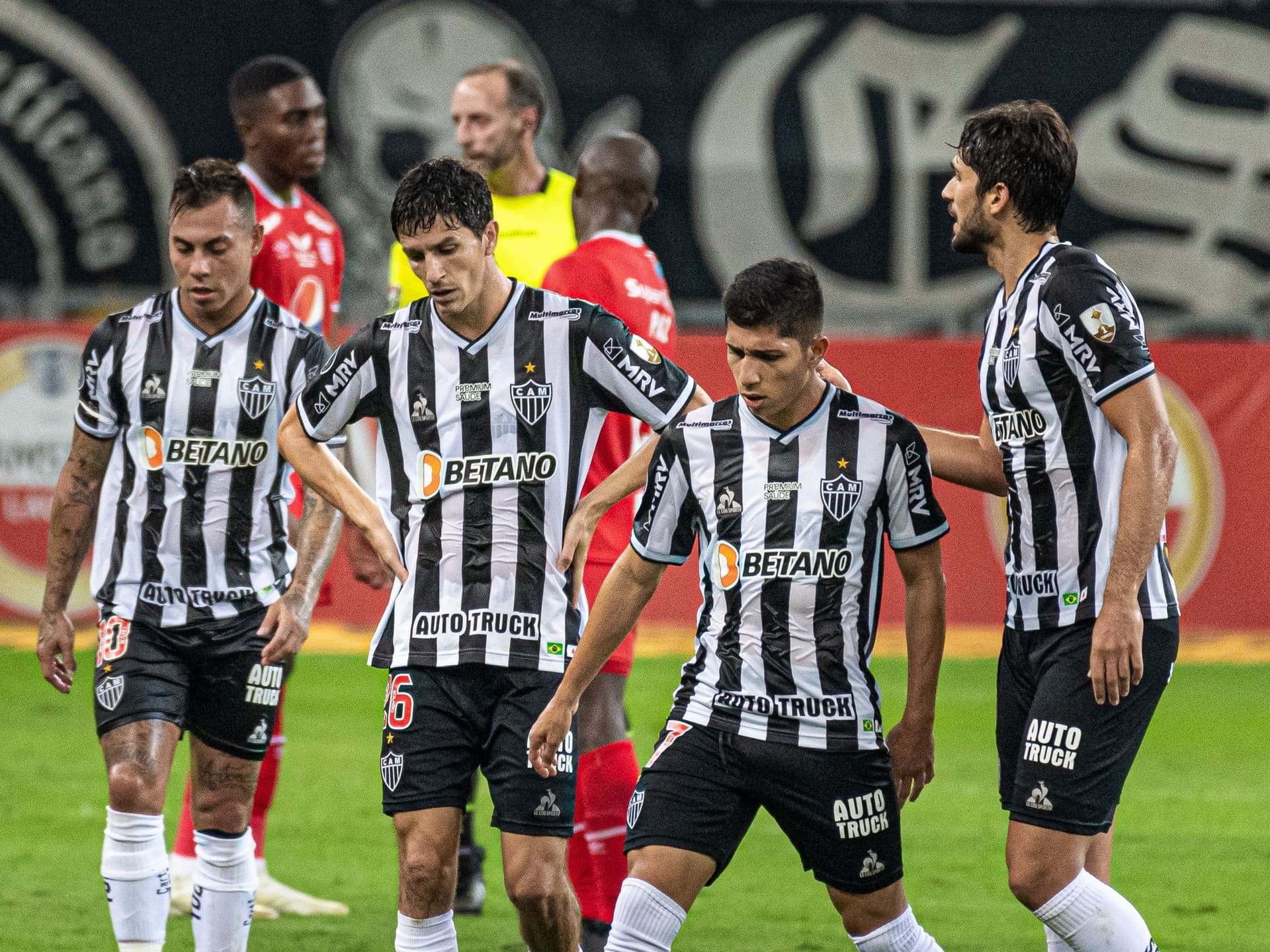 Galo afirmou desconhecer sobre saída