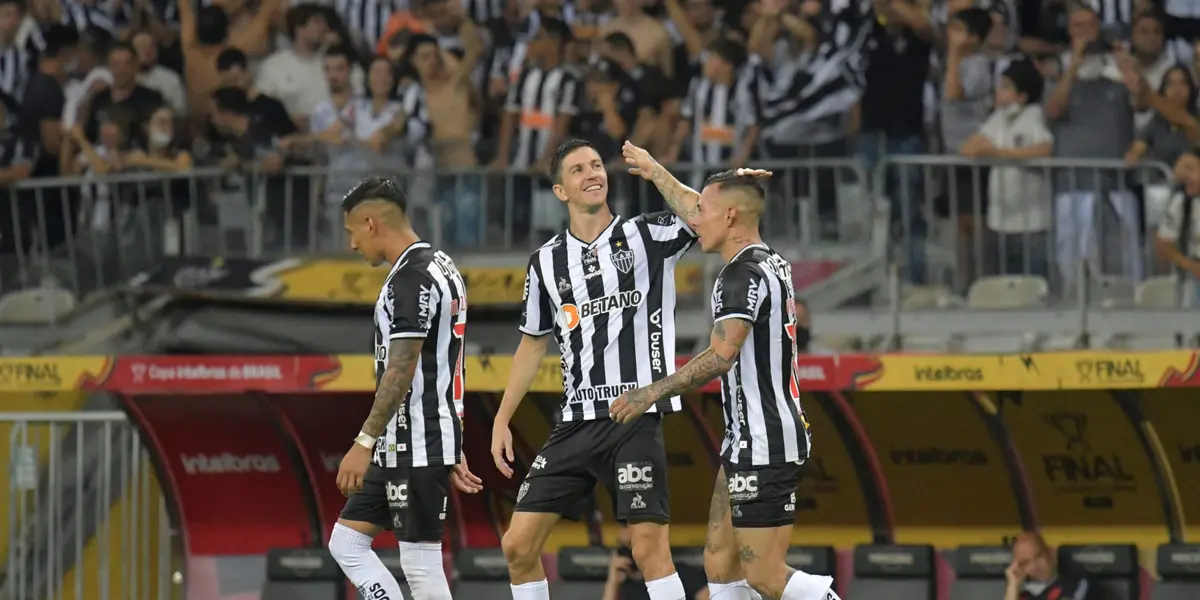 Galo persegue sua primeira vitória e pode conquistá-la contra um adversário inédito