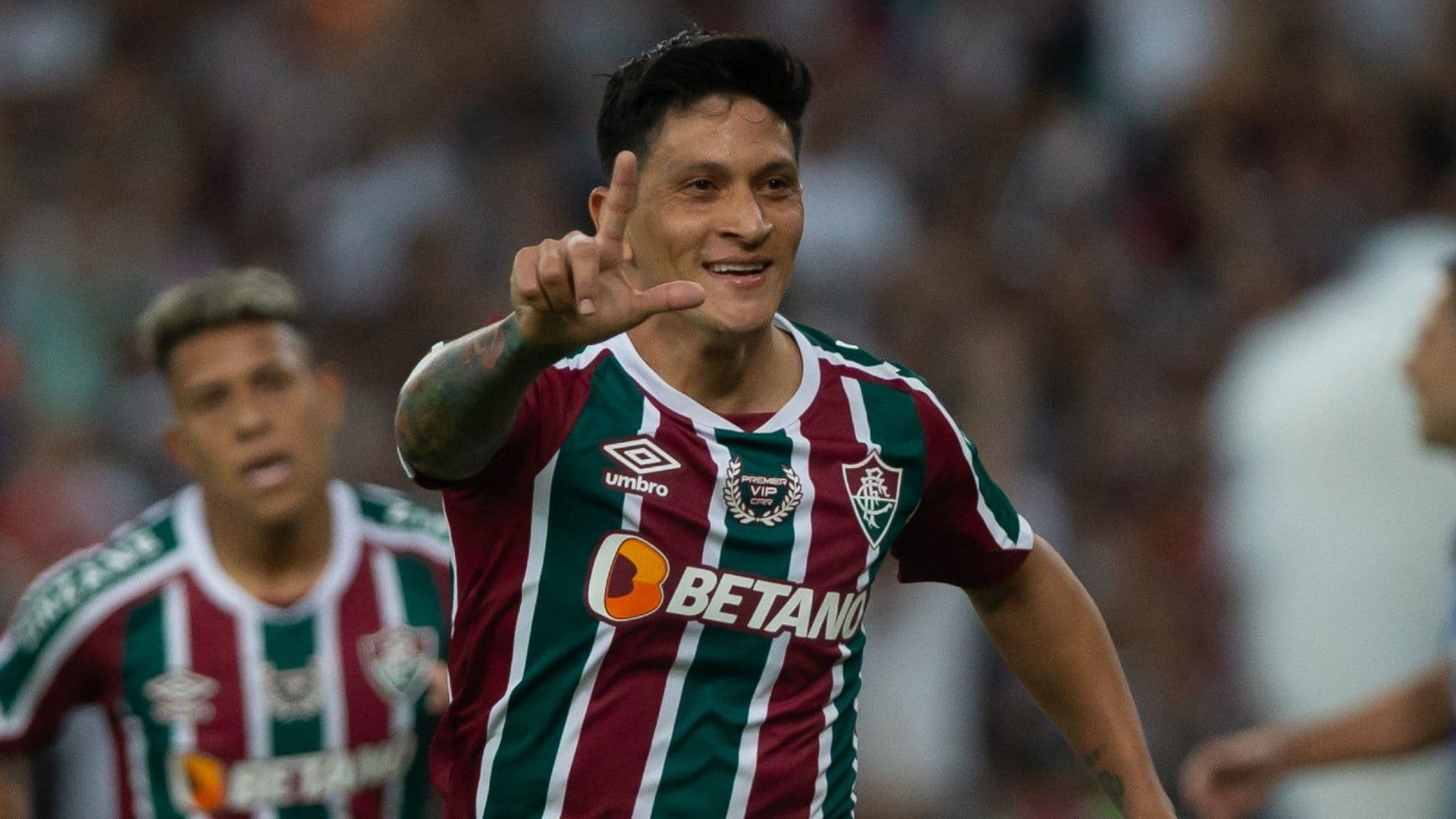 Germán Cano, centroavante argentino, tem se destacado no cenário do futebol brasileiro ao se tornar o maior artilheiro do país novamente