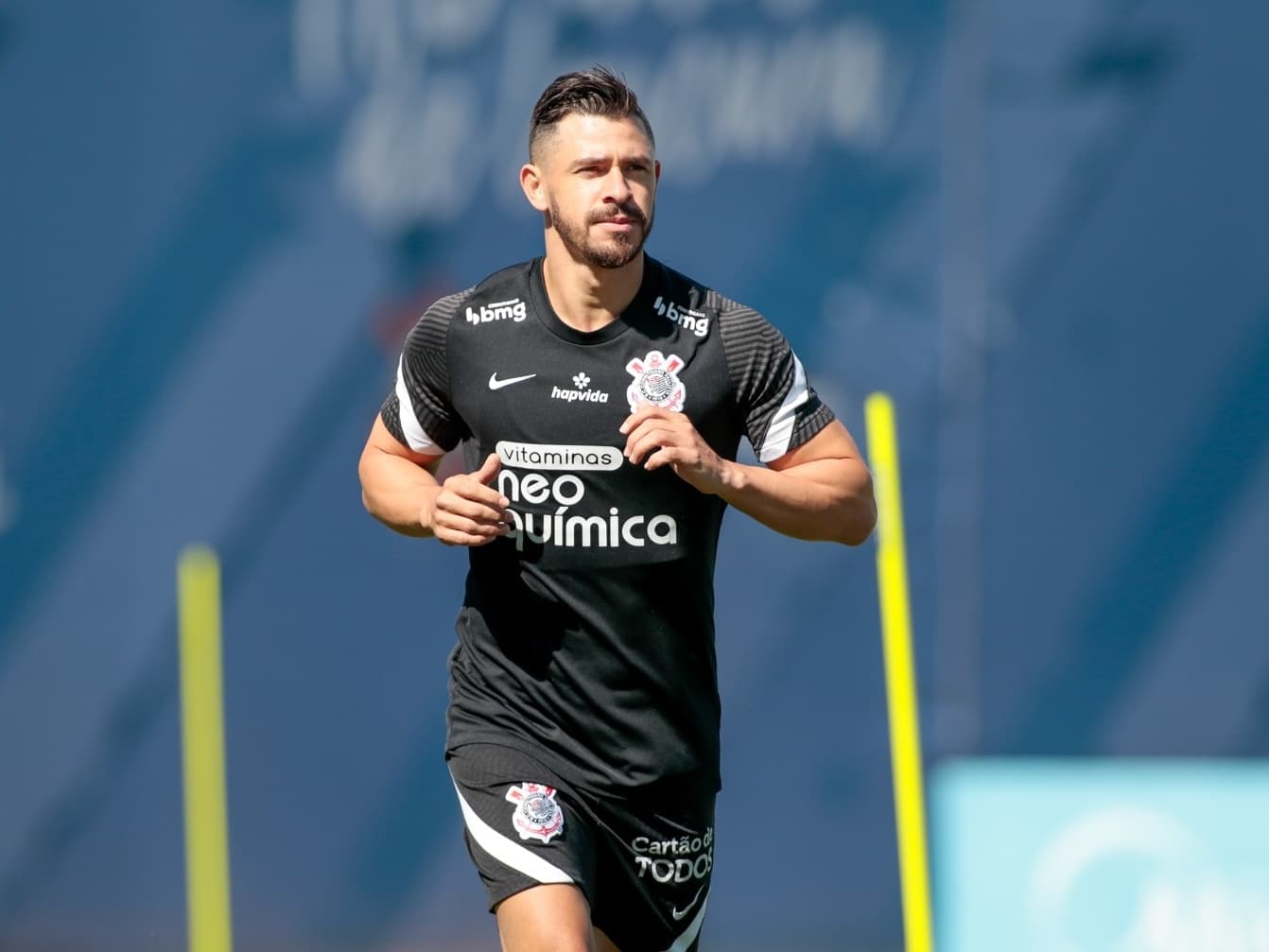 Giuliano foi apresentado como novo reforço do Corinthians nesta quarta-feira (4) e revelou o número que usará no Timão