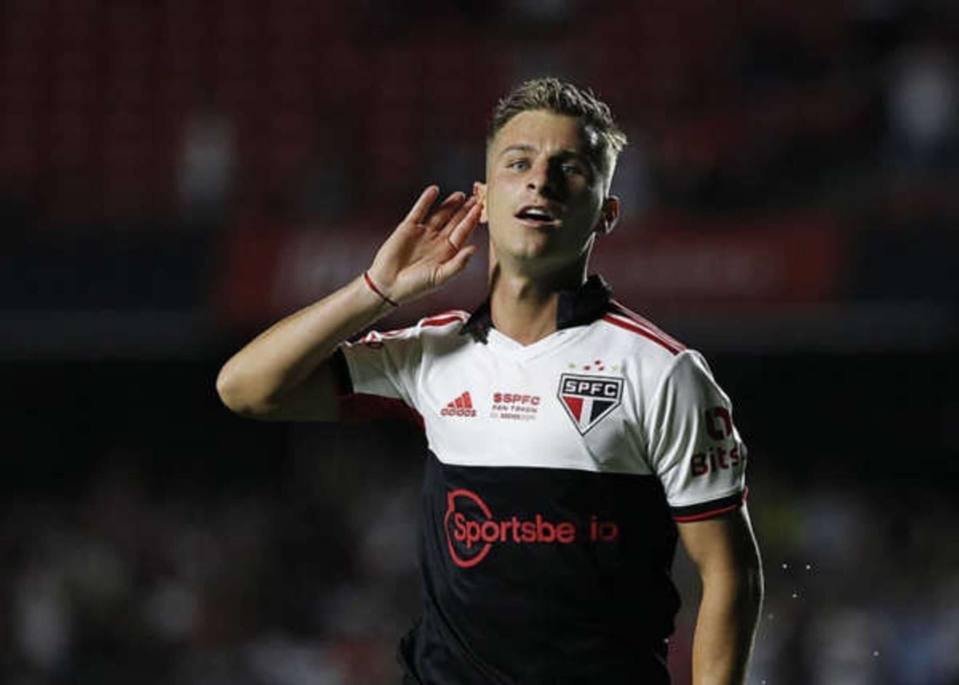 Giuliano Galoppo, meio-campista argentino do São Paulo, vem sendo um dos destaques do time nesta temporada e, consequentemente, chamou a atenção de estrangeiros