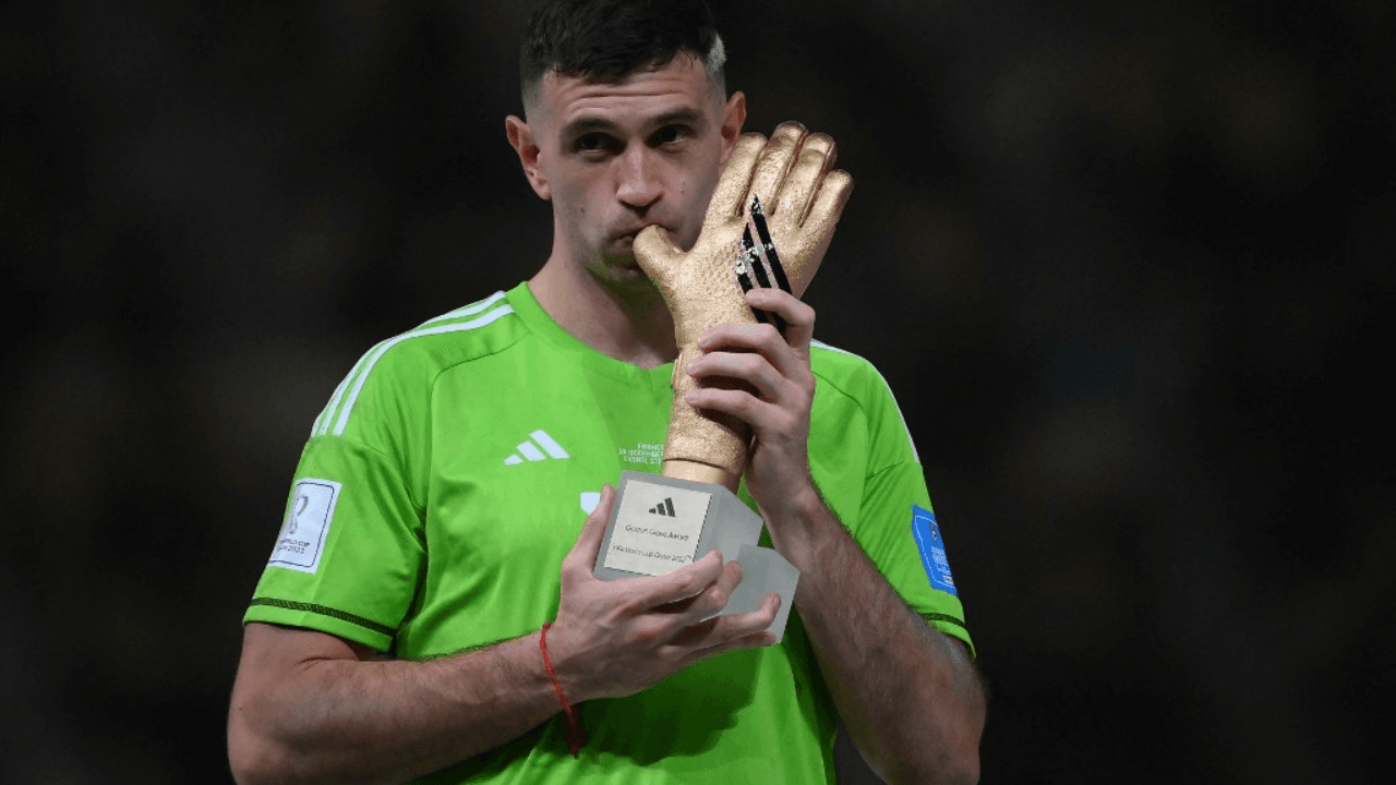 Goleiro da Argentina terá conversa com Unai Emery após provocações na Copa