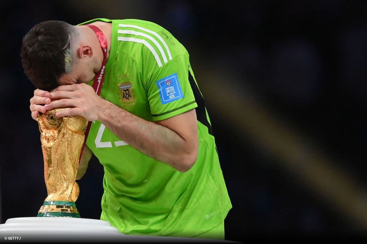 Goleiro da Argentina vive no centro de uma polêmica no futebol europeu