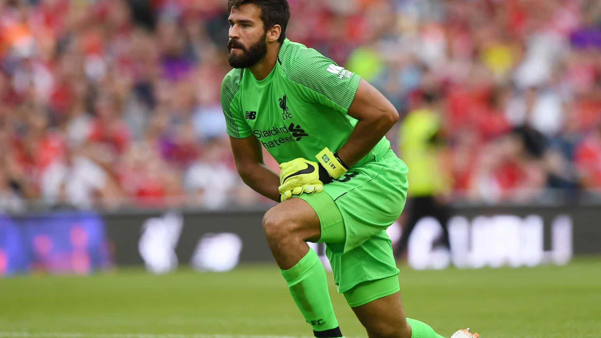 Goleiro do Liverpool se atentou a elogiar jogador do Palmeiras na coletiva desta quinta (11)