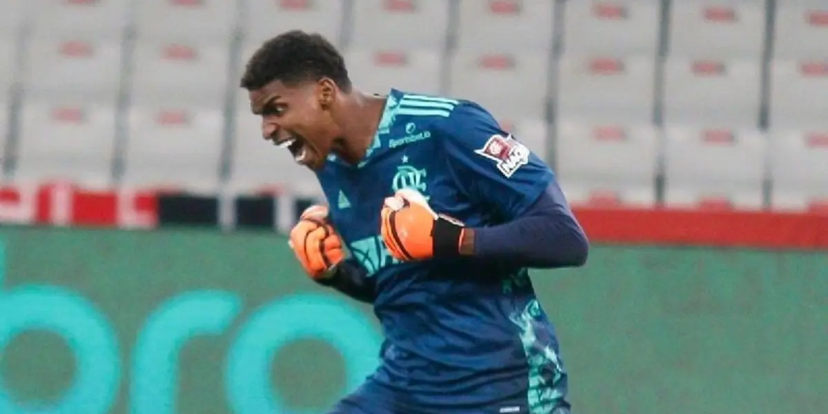 Goleiro é titular com a ausência de Diego Alves, lesionado