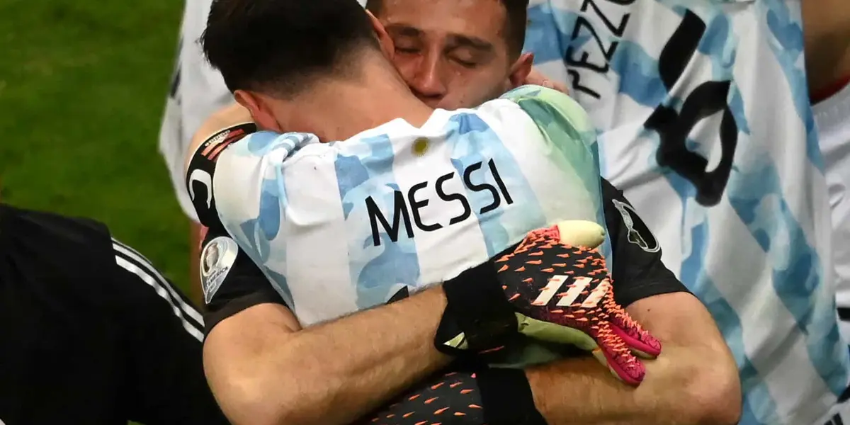 Goleiro Emiliano Martínez falou sobre a partida após chegar em Buenos Aires