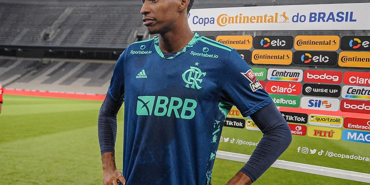 Goleiro foi vaiado durante primeiro tempo, mas outro jogador questionado entrou na partida