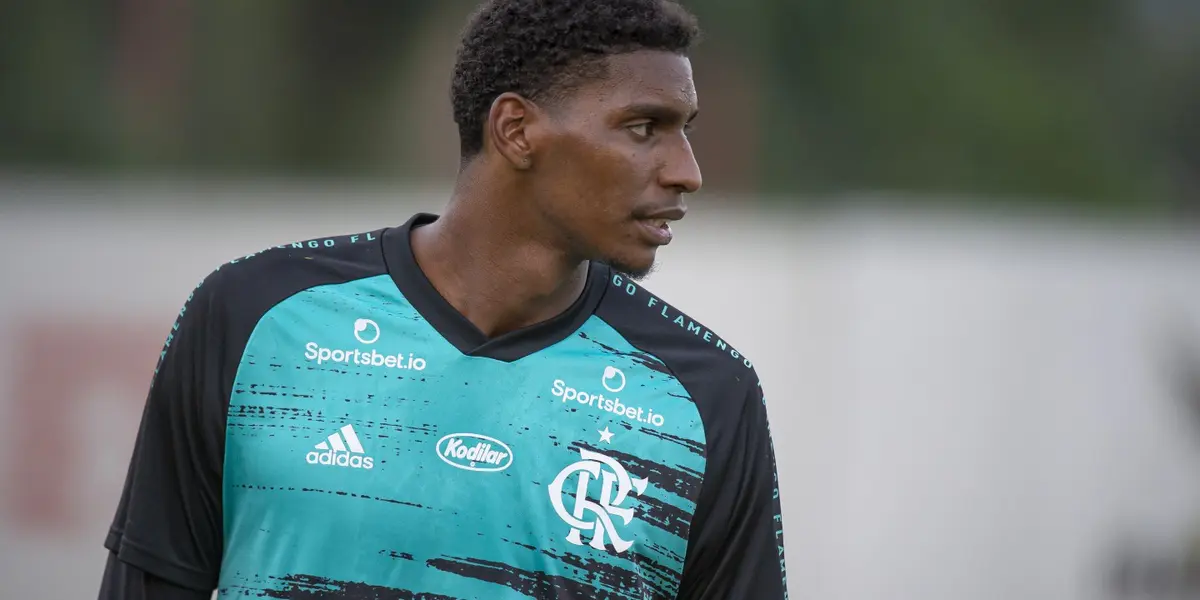 Goleiro Hugo Souza comentou sobre falhas e volta por cima no Flamengo