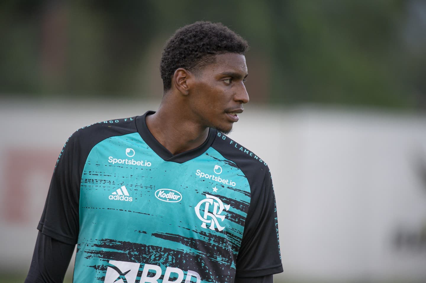 Goleiro Hugo Souza comentou sobre falhas e volta por cima no Flamengo