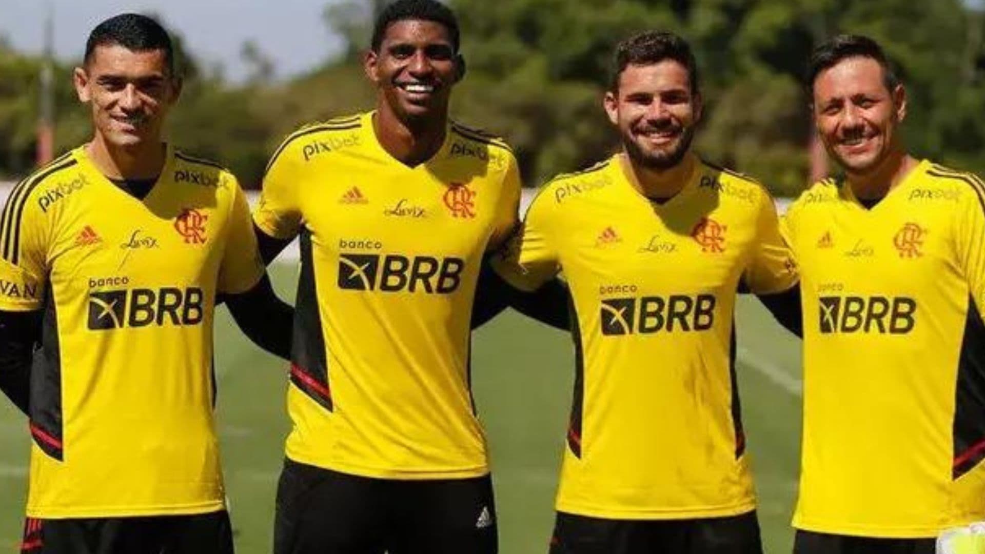Goleiro não deseja sair do Flamengo mesmo com todos os esforços do clube para negociá-lo