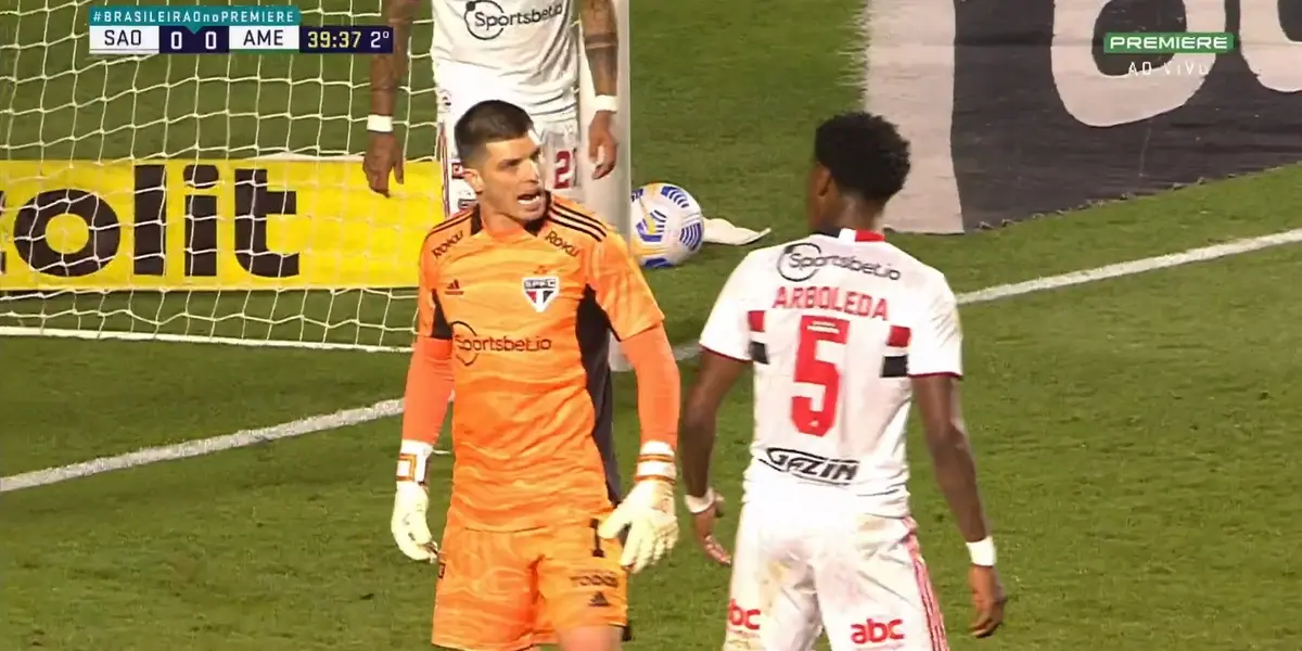 Goleiro não vive boa fase, mas conta com apoio do elenco e da direção do São Paulo