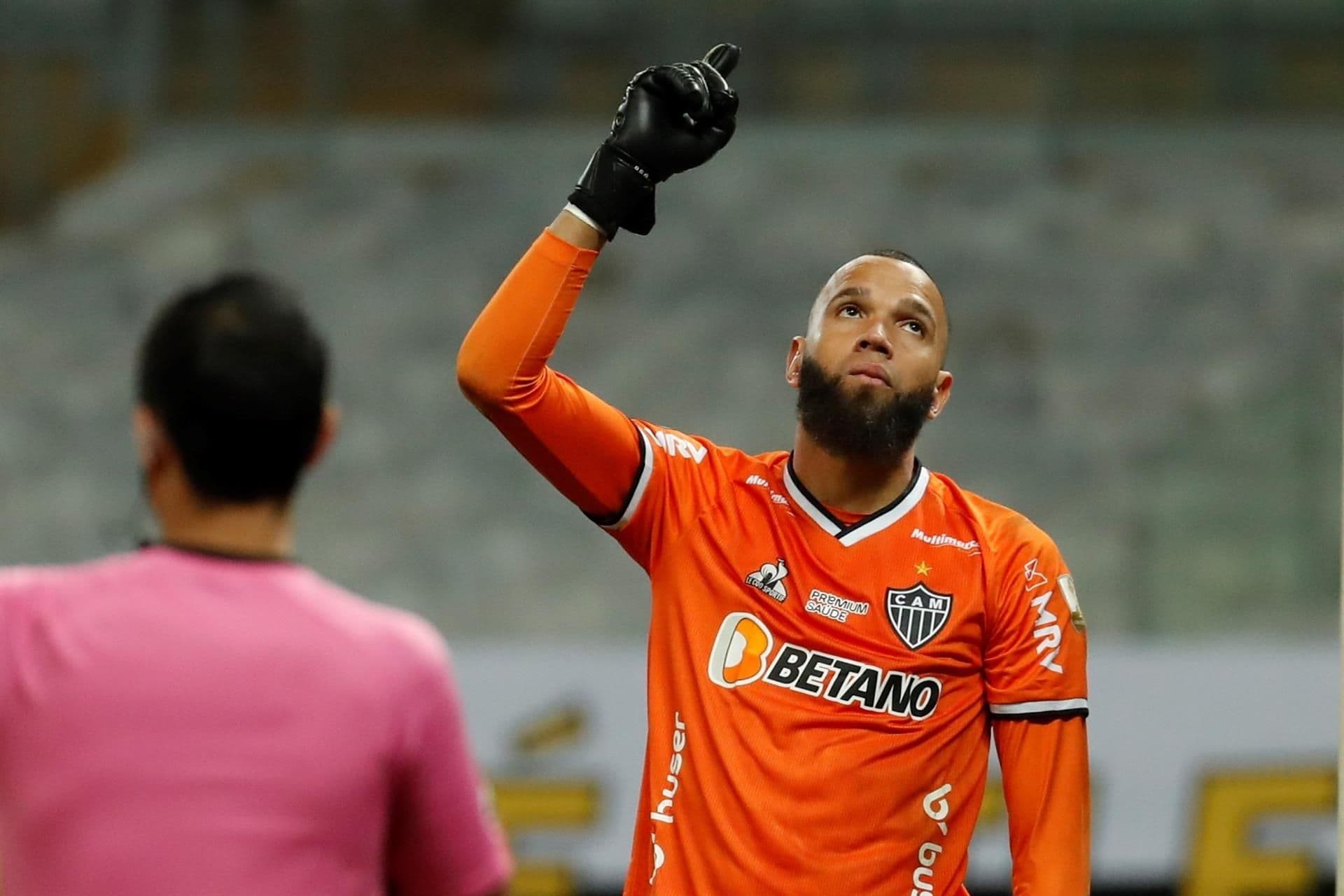 Goleiro revelou bastidores após o primeiro tempo de apagão do Galo