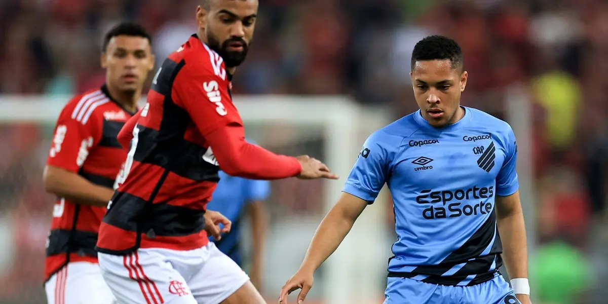 Goleiro rubro-negro acabou falhando no primeiro gol do Athletico Paranaense