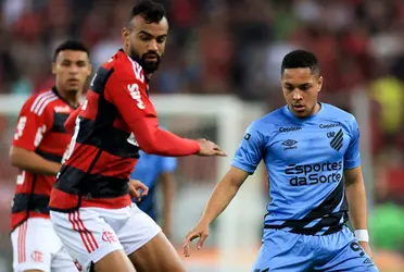 Goleiro rubro-negro acabou falhando no primeiro gol do Athletico Paranaense