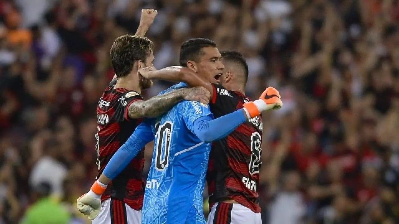 Goleiro rubro-negro falou sobre relação com Dorival Jr