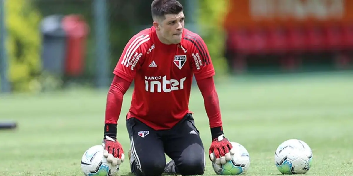 Goleiro tem sido contestado pela torcida por falhas consecutivas em jogos importantes da equipe