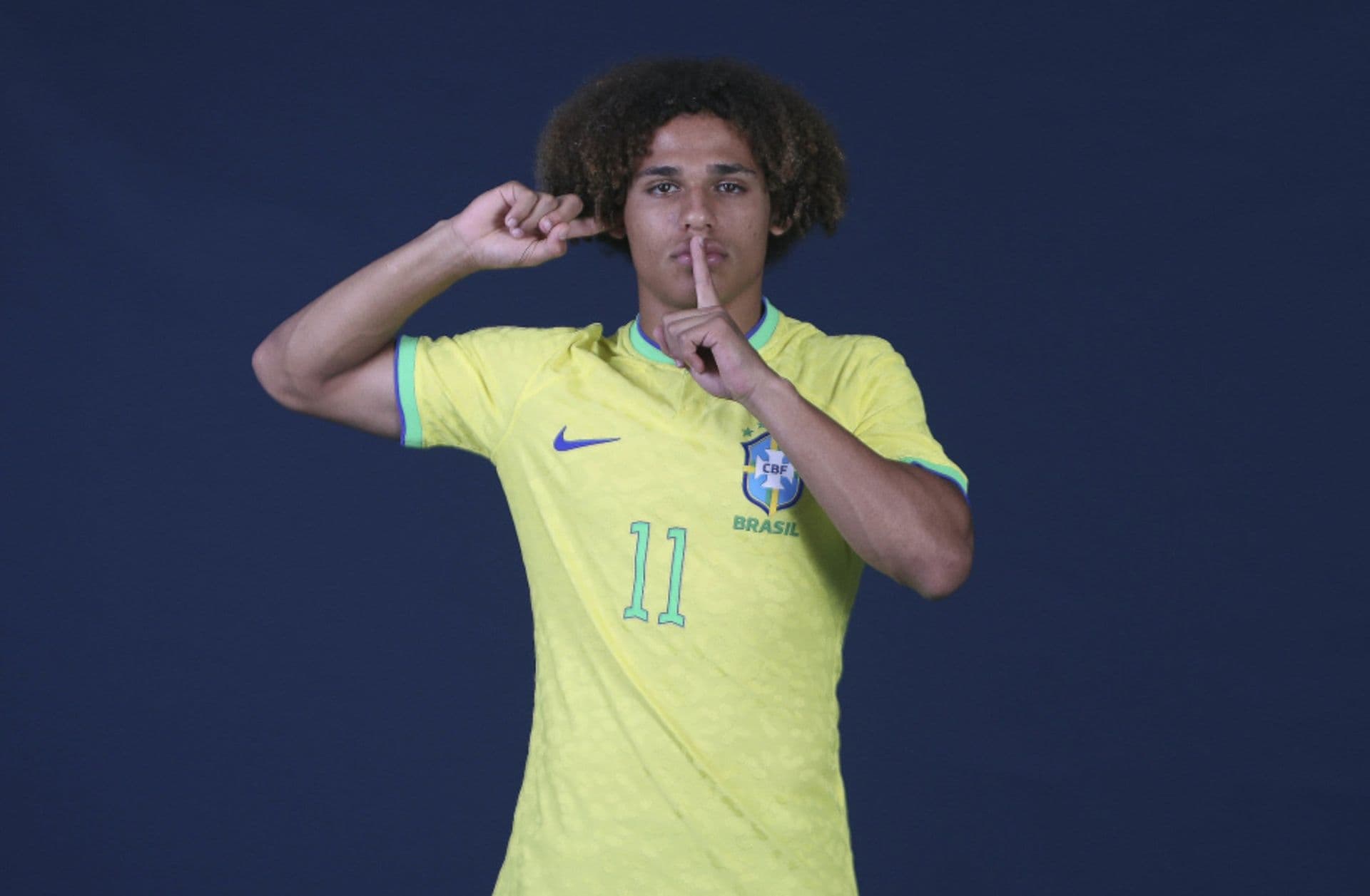 Guilherme Biro, meio-campista de 18 anos, considerado uma joia do Corinthians, vem recebendo interesse de clubes estrangeiros