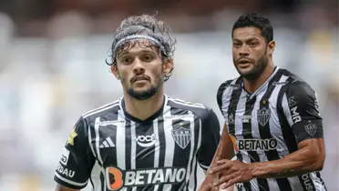 Gustavo Scarpa e Hulk com a camisa do Atlético Mineiro