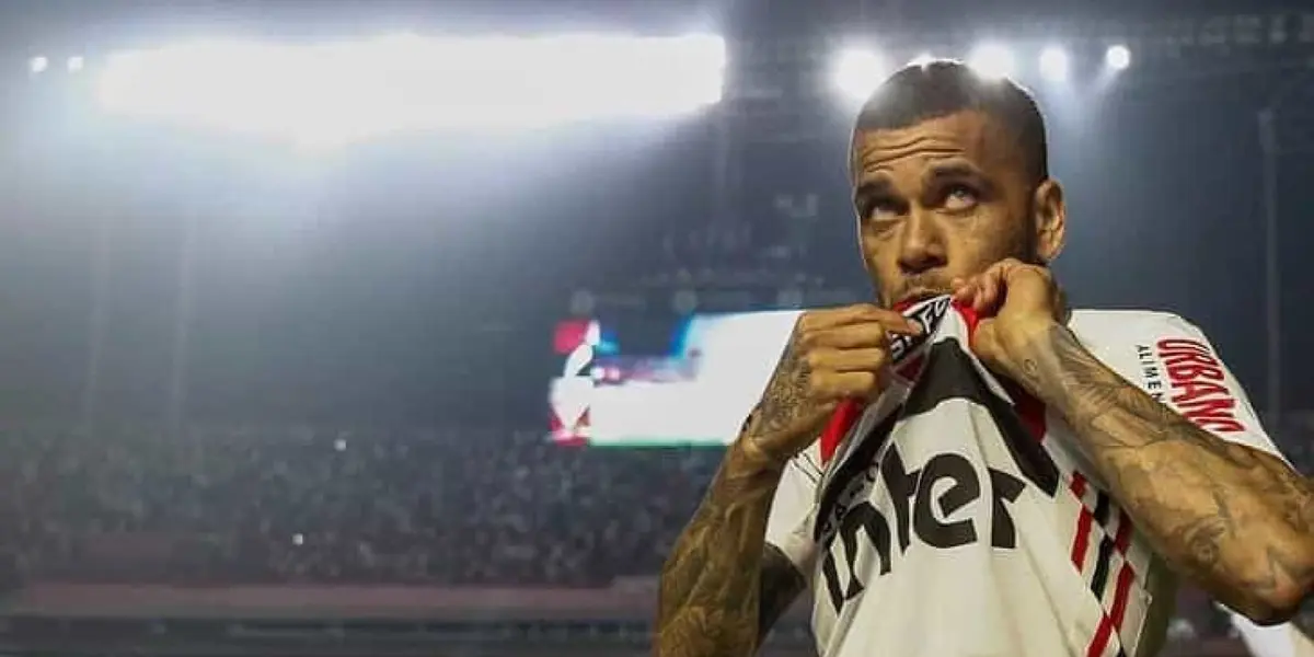 Hernán Crespo falou pela primeira vez após saída de Daniel Alves do São Paulo e entregou possível retorno do camisa 10