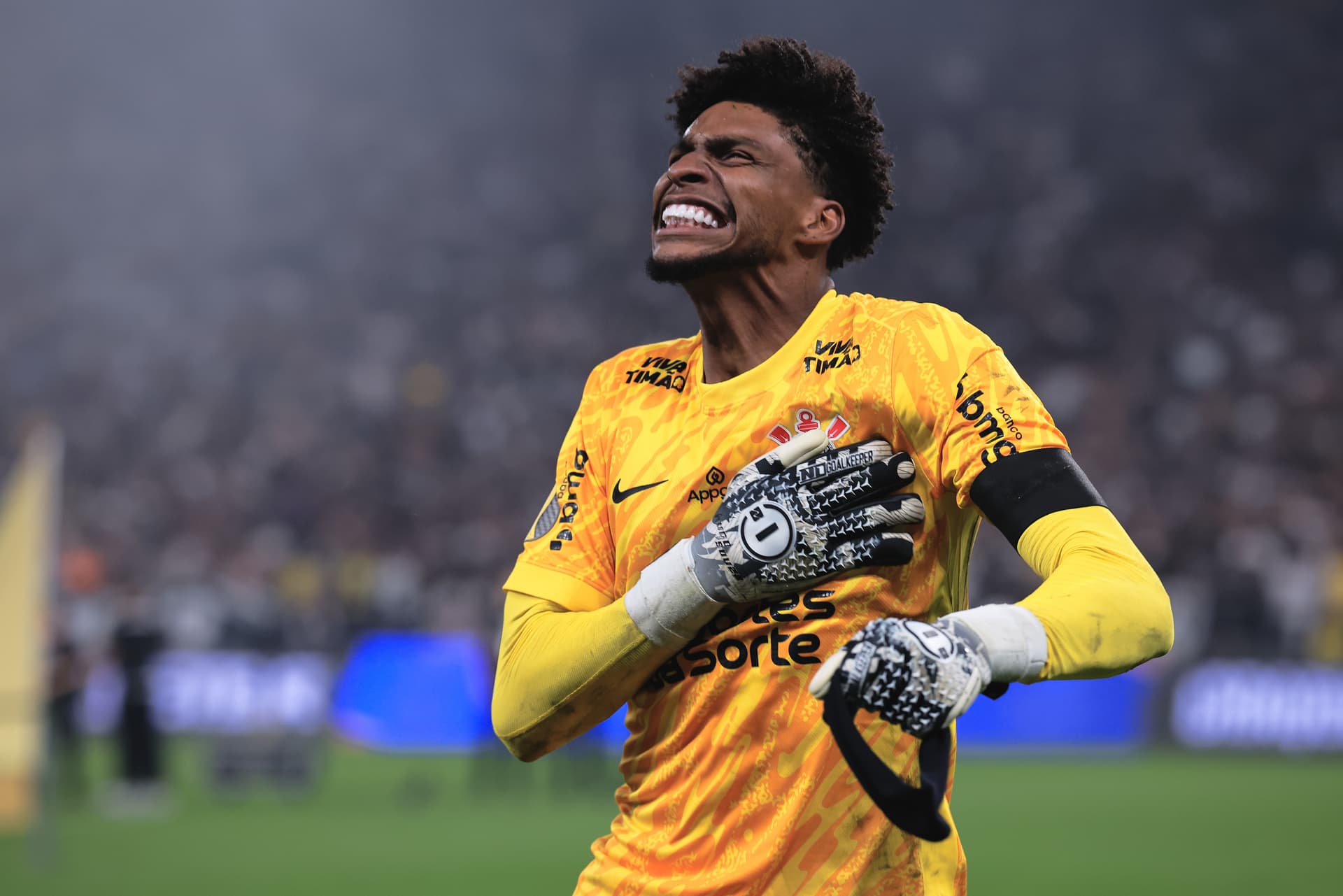 Hugo Souza, do Corinthians, é um dos monitorados por Ancelotti para vaga de Alisson na Seleção Brasileira. Foto: Thiago Ribeiro/AGIF