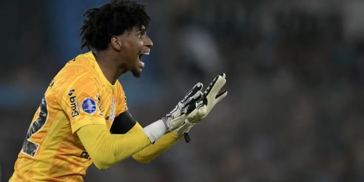 Hugo Souza em Corinthians e Racing — Foto: JUAN MABROMATA / AFP