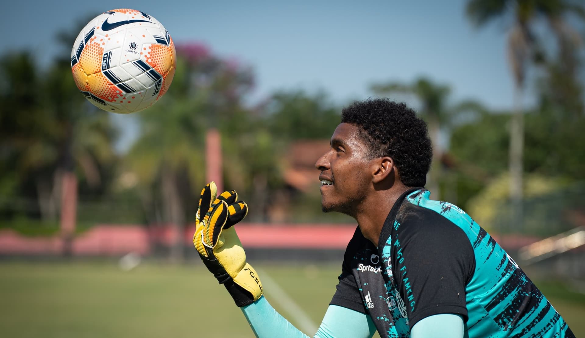 Hugo Souza está fora do jogo contra o Atlético-MG