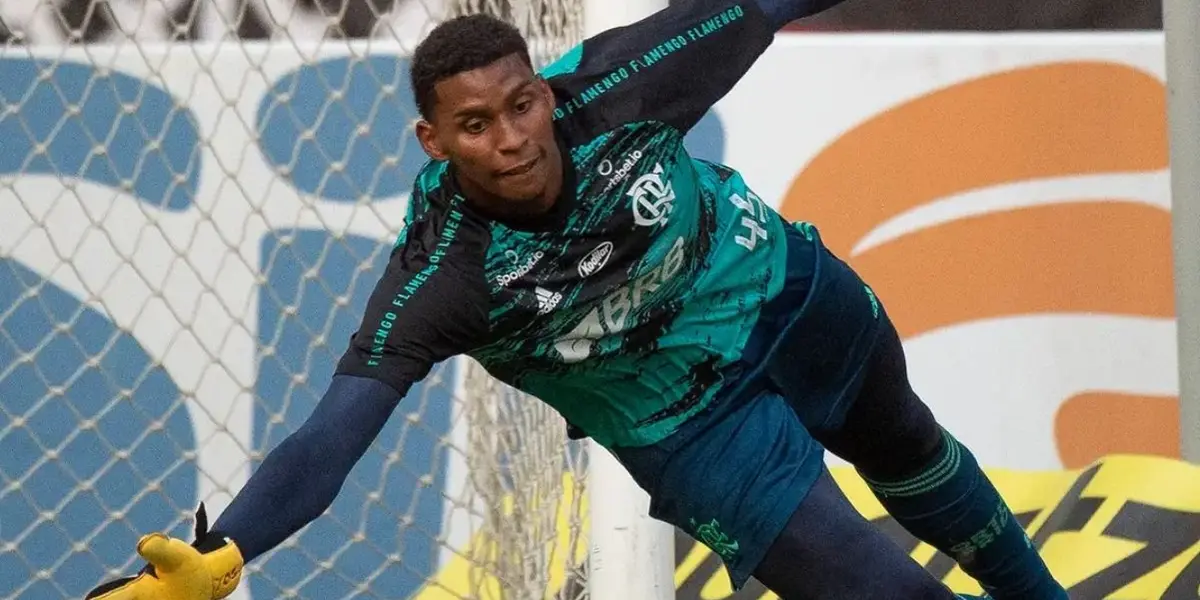 Hugo Souza foi gravado discutindo com torcedores e vídeo viralizou nas redes