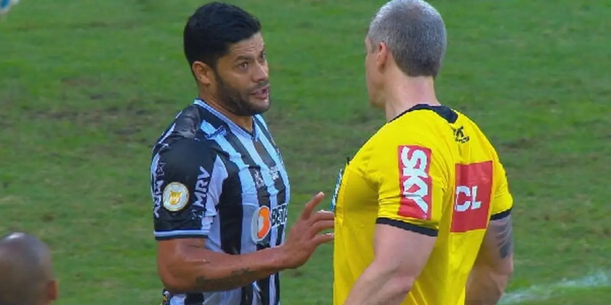 Hulk é conhecido pela fase artilheira, a força física e agora pela rivalidade com o árbitro mais forte do Brasil