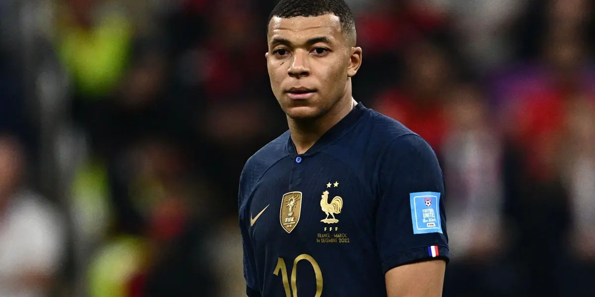 Ídolo francês esquentou banco para o atacante brasileiro com passagens por Flamengo, Palmeiras e Corinthians