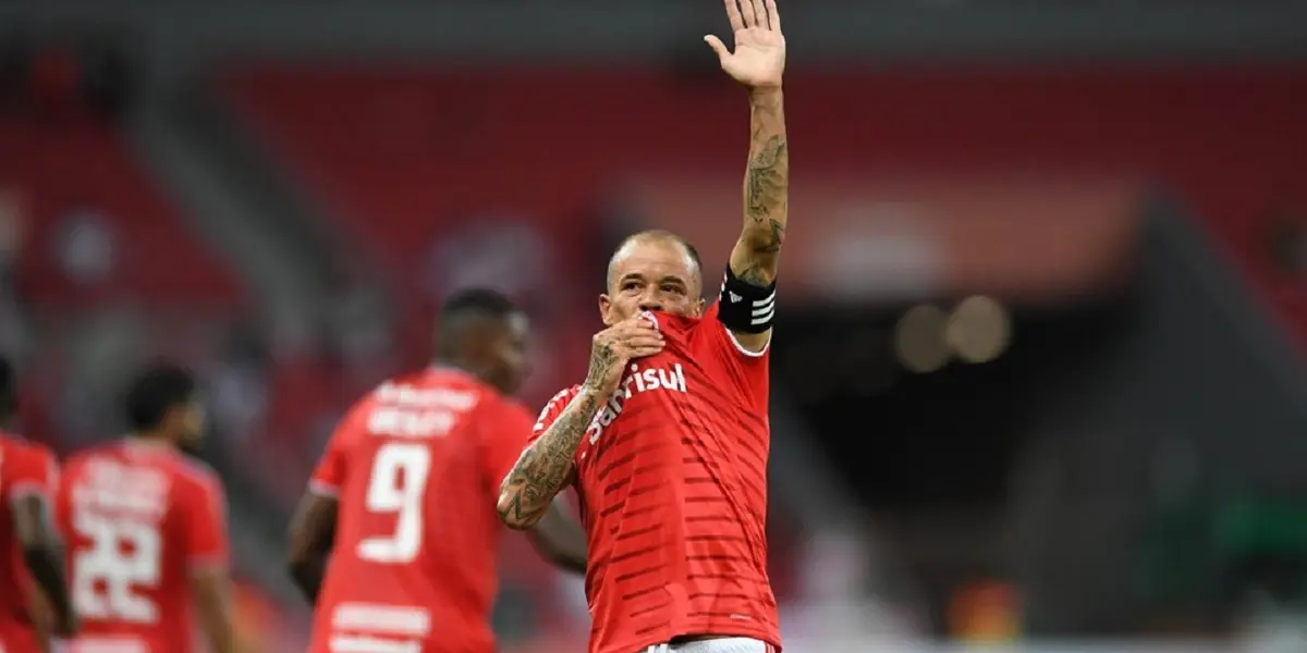 Ídolo histórico se despede do futebol contra o Fortaleza