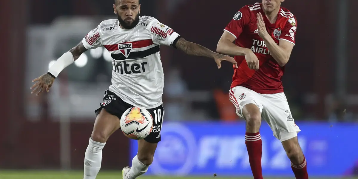 Imprensa argentina trata como um grande desejo do River Plate a contratação de Daniel Alves com aval de Marcelo Gallardo